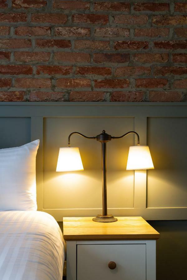 The Poacher Inn Hook  Eksteriør bilde