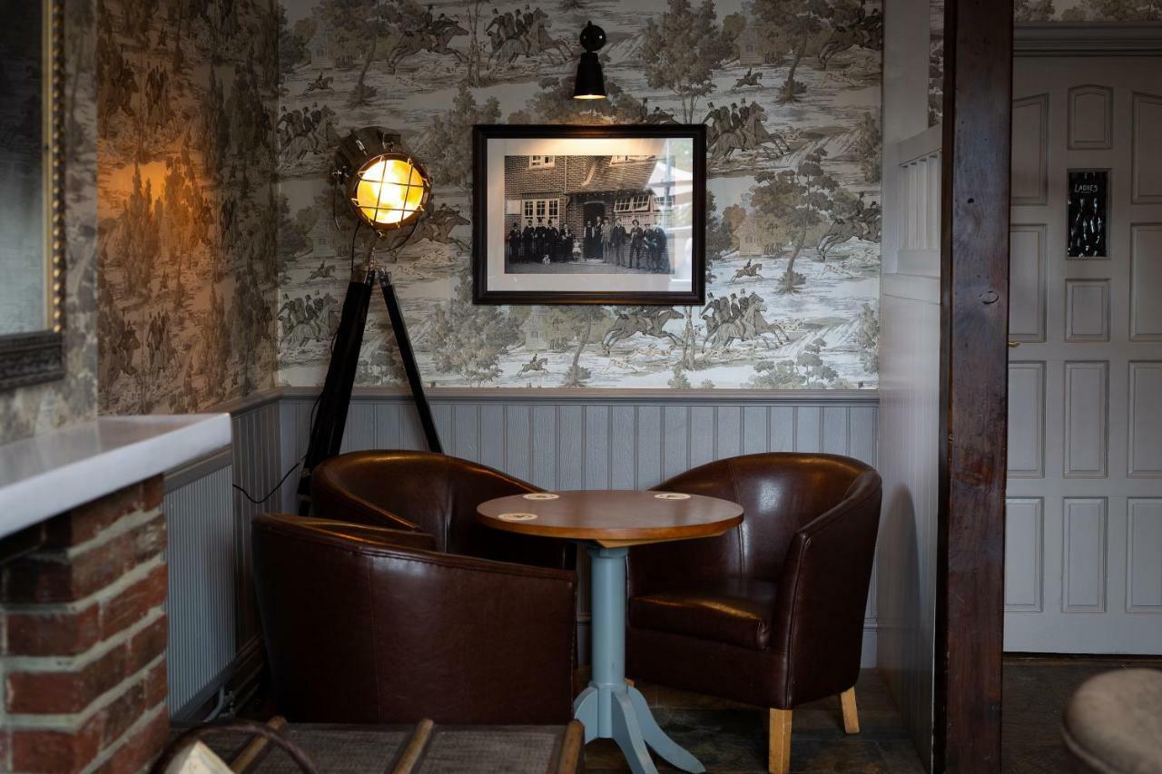 The Poacher Inn Hook  Eksteriør bilde